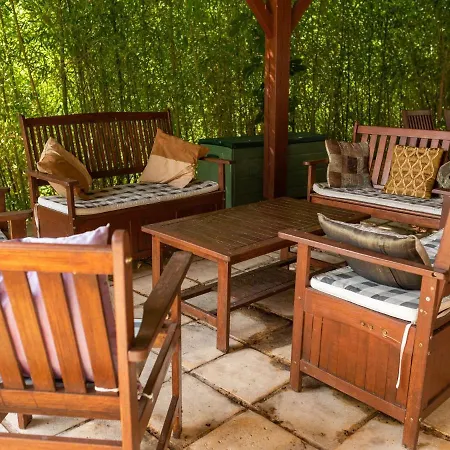 Cosy With Private Pool Сasa de vacaciones *